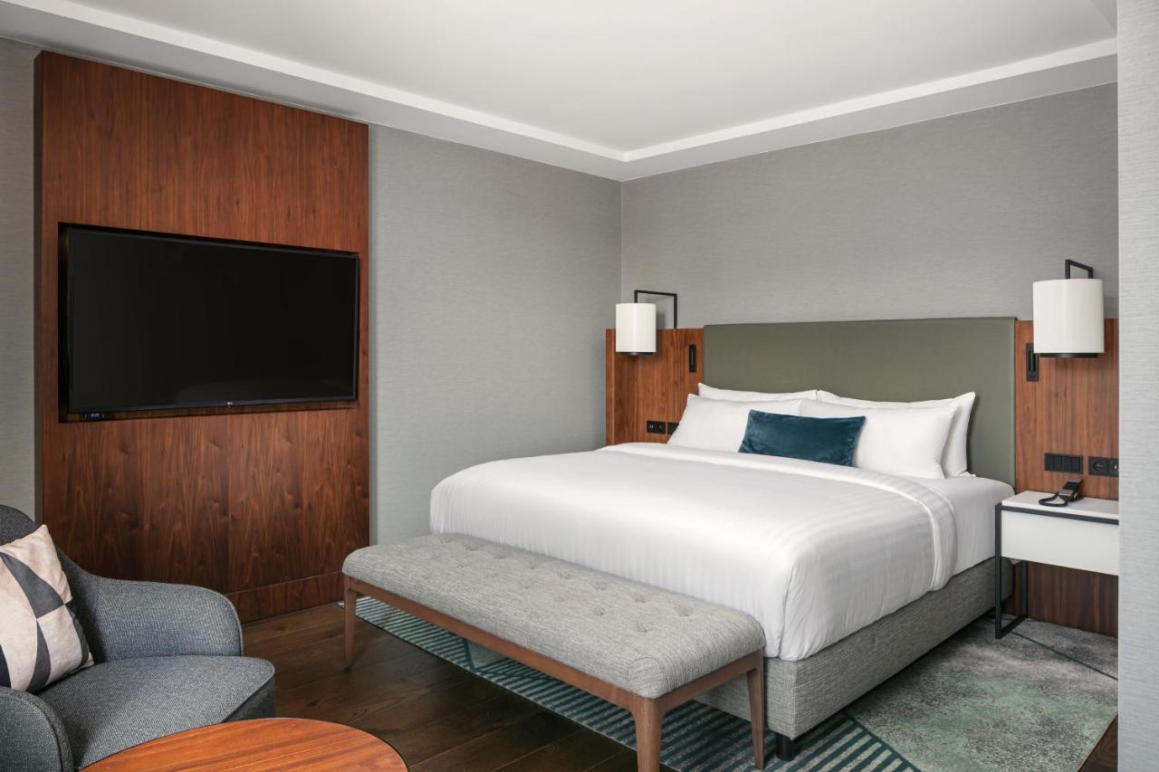 Prague Marriott Hotel Екстериор снимка A bedroom at the hotel