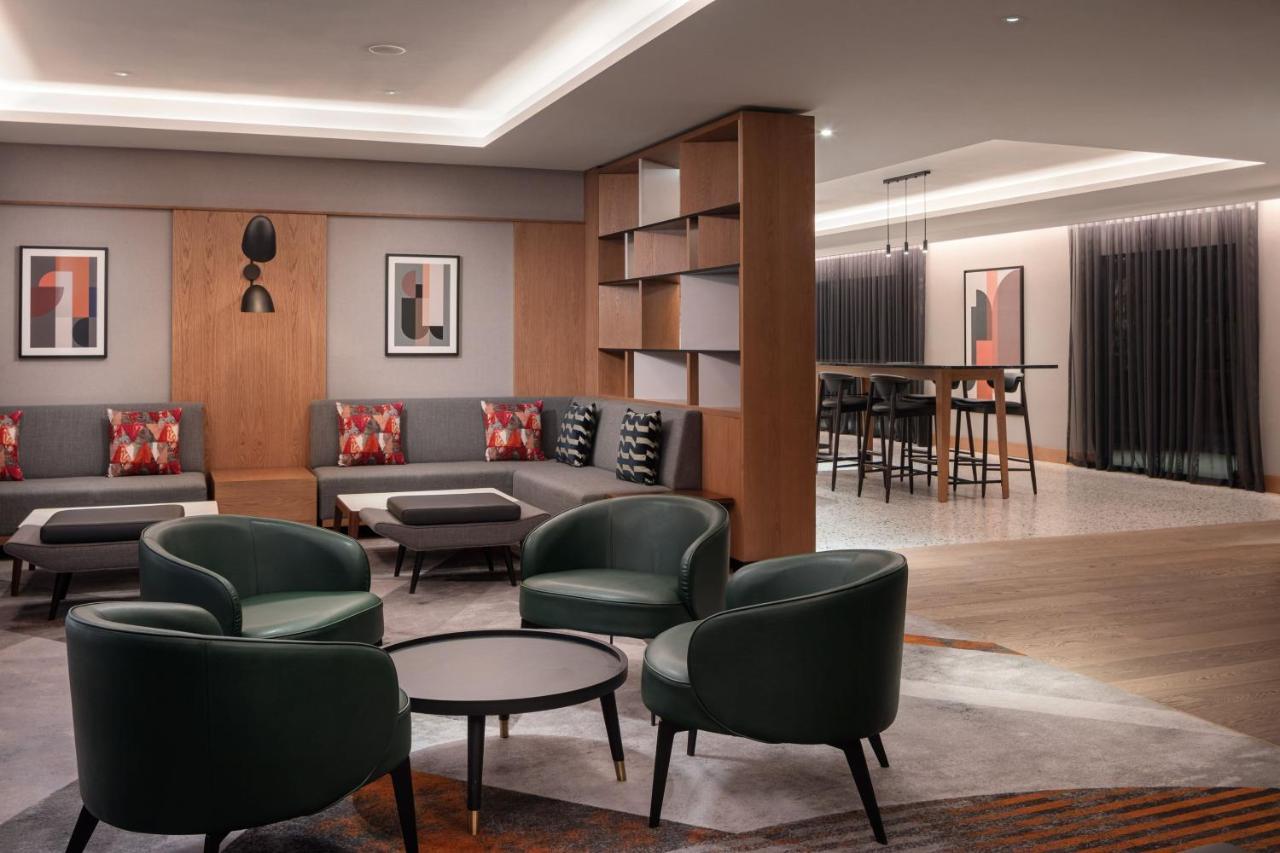 Prague Marriott Hotel Екстериор снимка The lounge at the airport